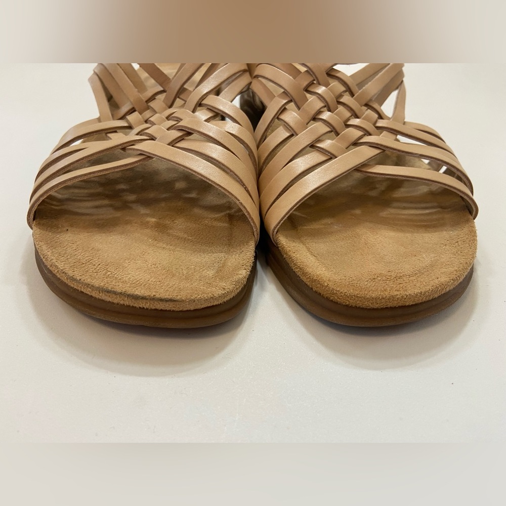 Women's Tan Sandals - Picture 14 of 16